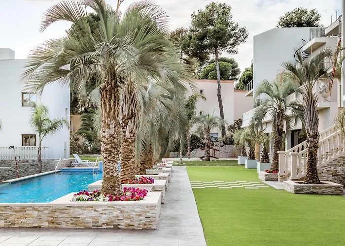 Calma Holiday Villas *