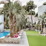 Calma Holiday Villas *