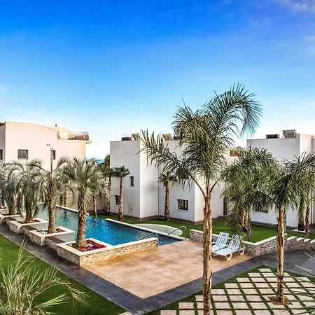 Calma Holiday Villas فيلة *