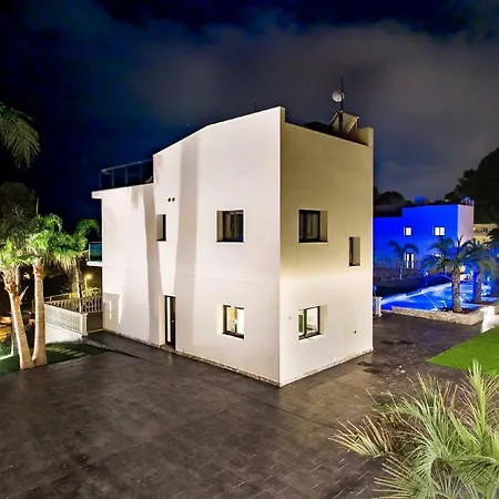 Calma Holiday Villas فيلة بلاتجا ذارو