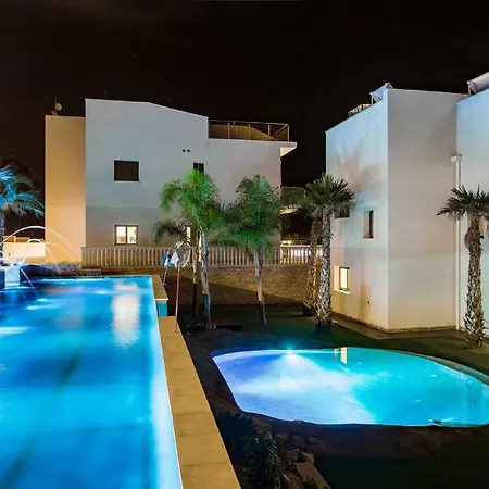 Βίλα Calma Holiday Villas
